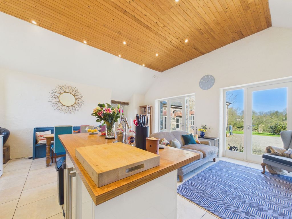 Property photo 2 of 27