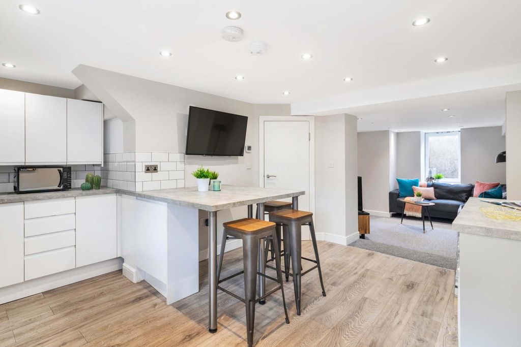Property photo 1 of 10 Bright, Modern Open-Plan Kitchen And Living Area W...