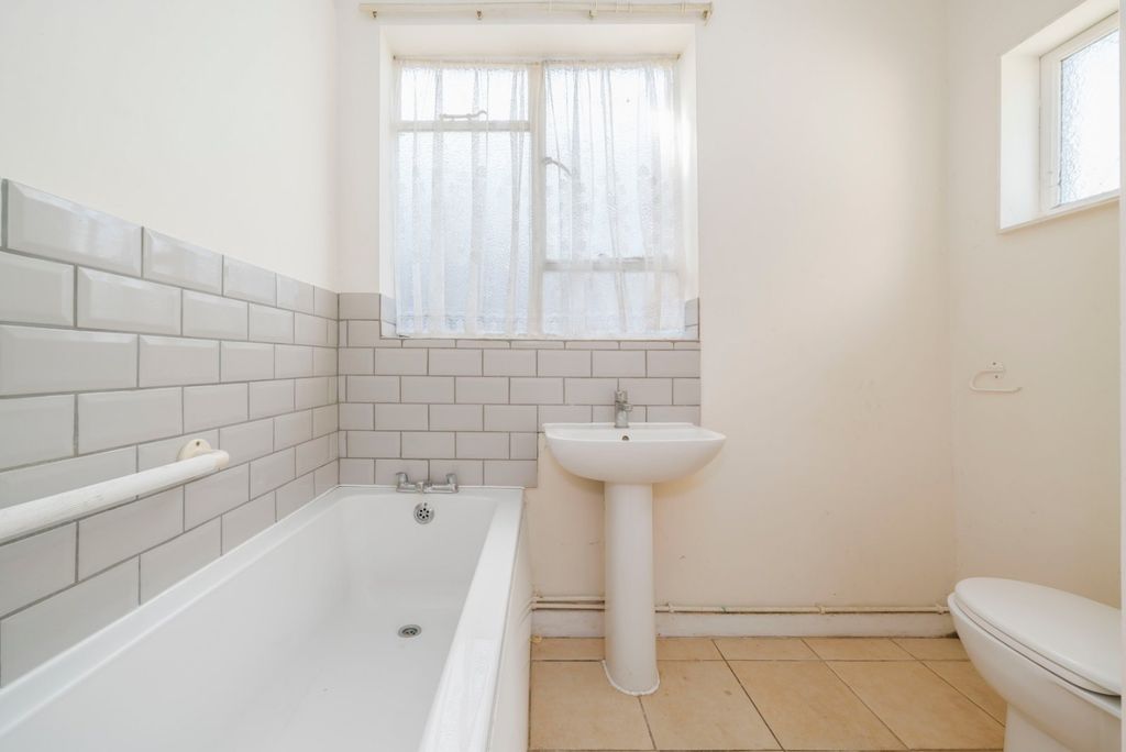 Property photo 3 of 8 Picture No. 05