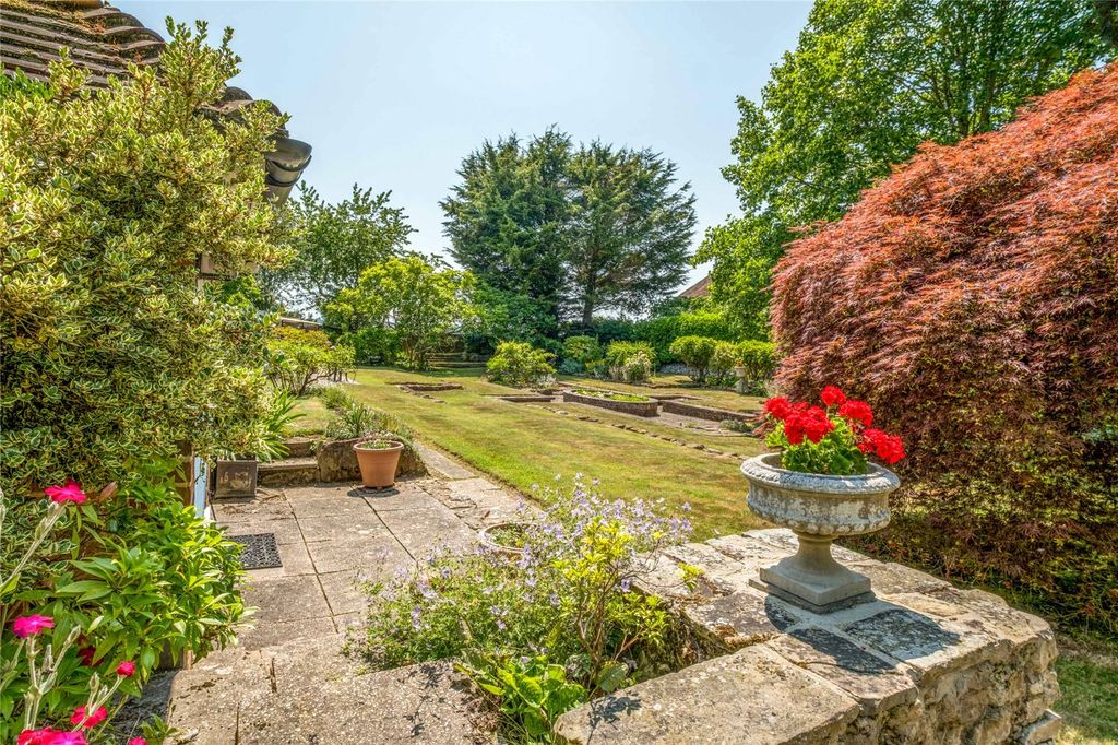 Property photo 2 of 17 Gardens
