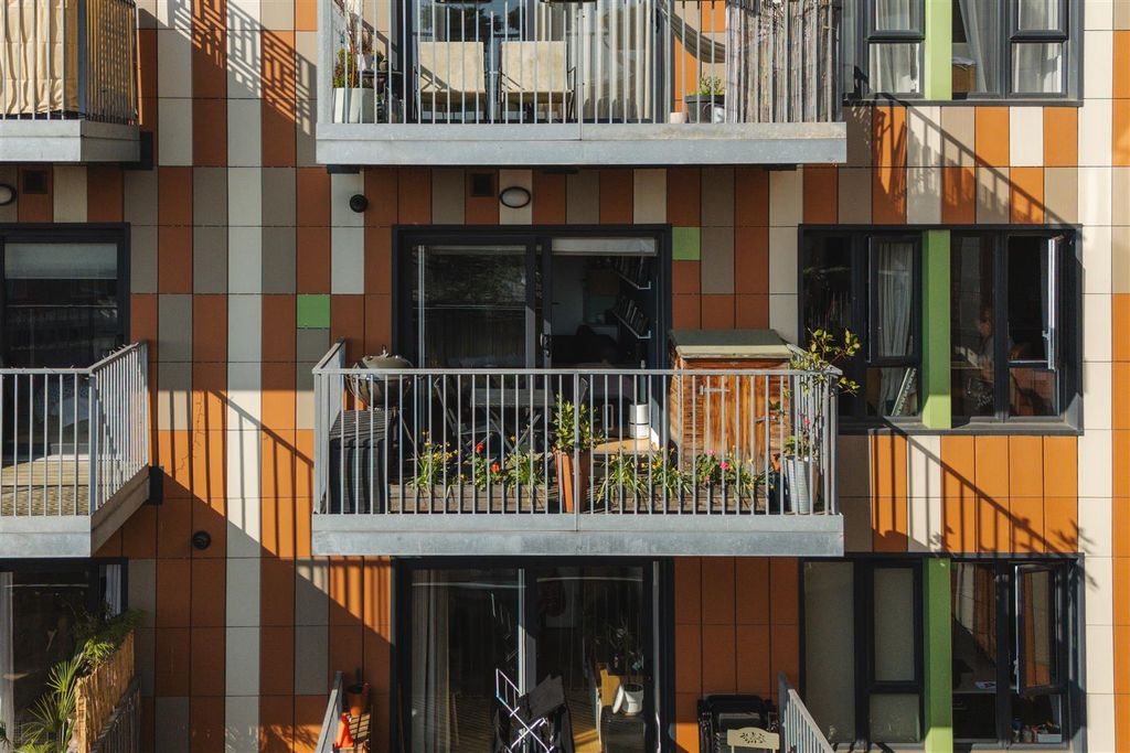 Property photo 2 of 31 Cresset-5.Jpg