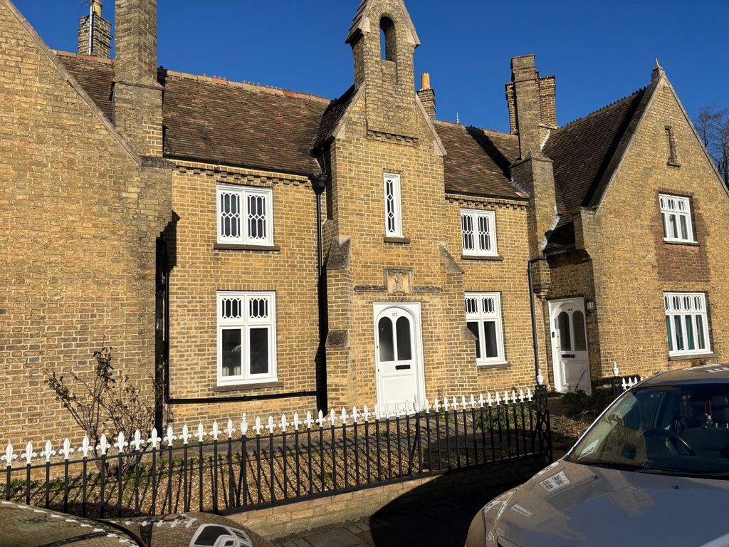 Property photo 1 of 2