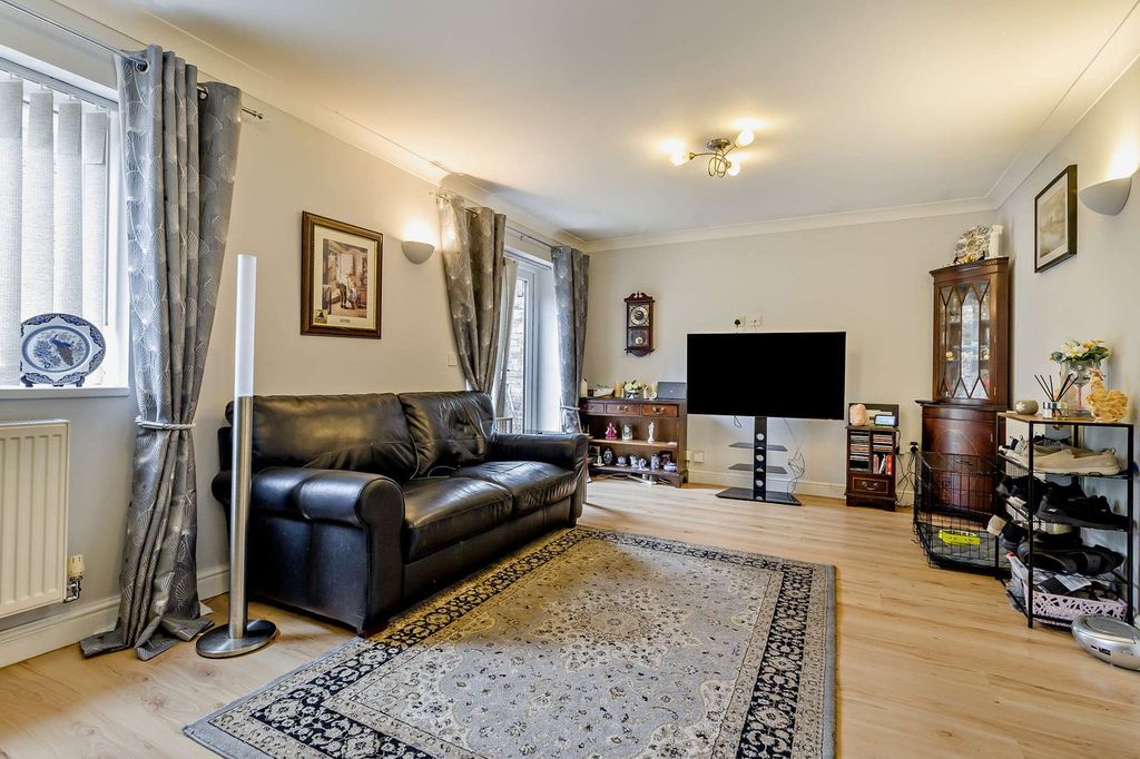 Property photo 3 of 17