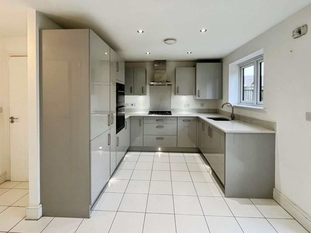 Property photo 2 of 13 Efdaf0d8-12.Jpg