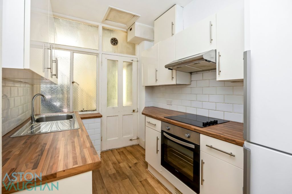 Property photo 2 of 10 4680181