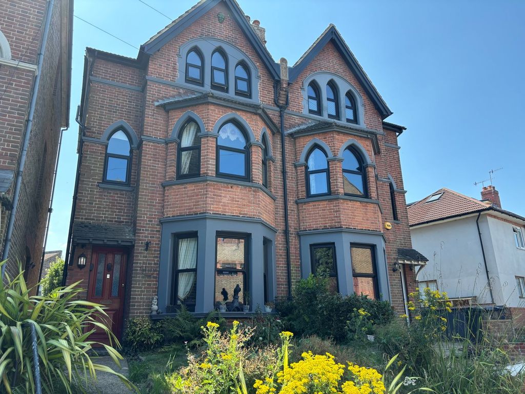 Property photo 1 of 25
