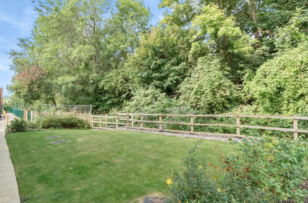 Property photo 3 of 15 1326564-1-6880A5B...