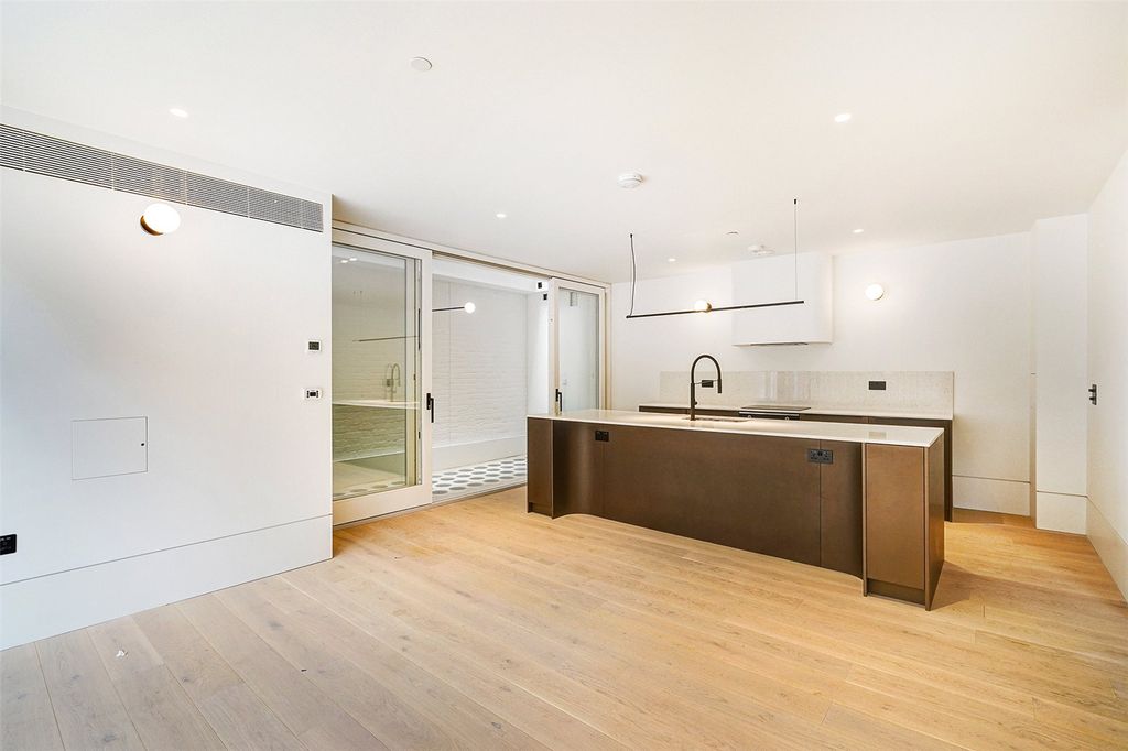 Property photo 2 of 12 Kitchen