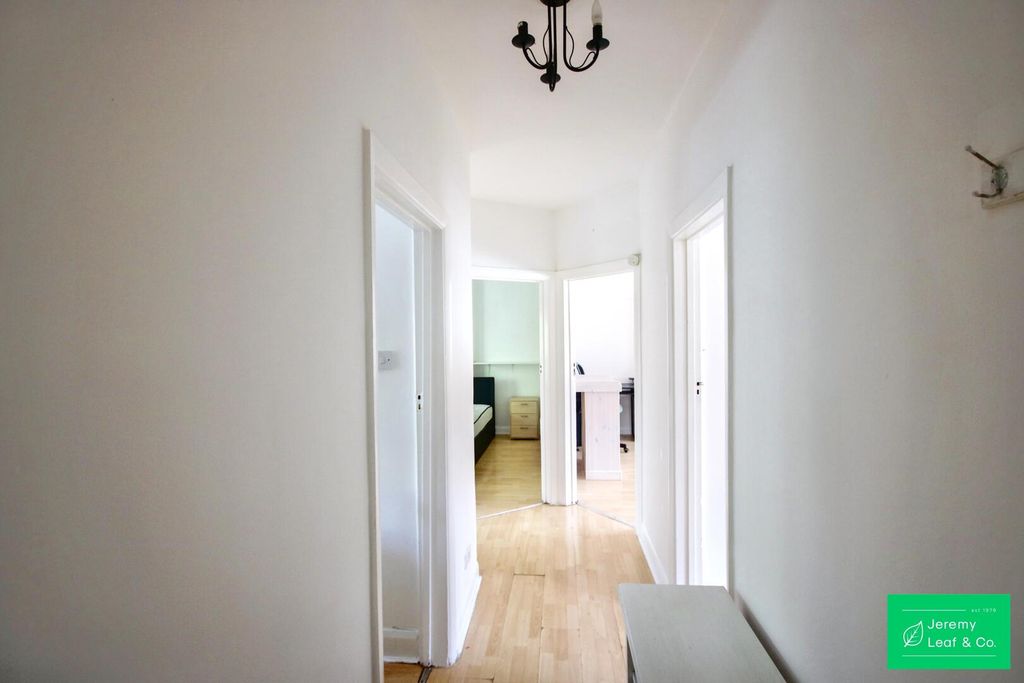 Property photo 2 of 9 Hallway
