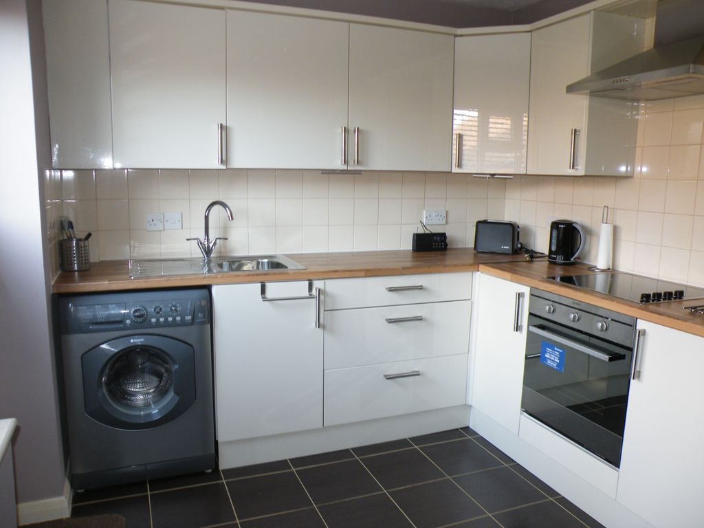 Property photo 2 of 8 Kitchen