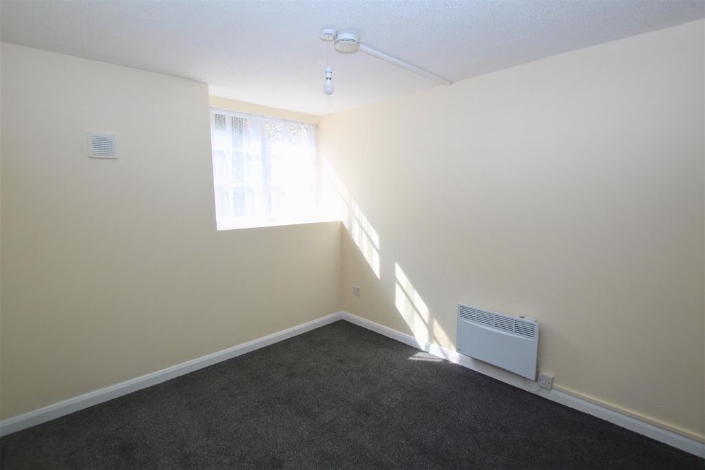Property photo 3 of 5 Bedroom
