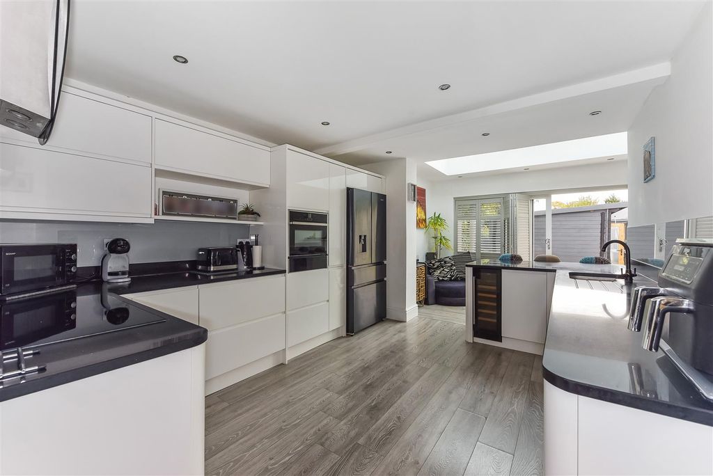 Property photo 2 of 29 Sketch_Ph28_6241365.Jpg