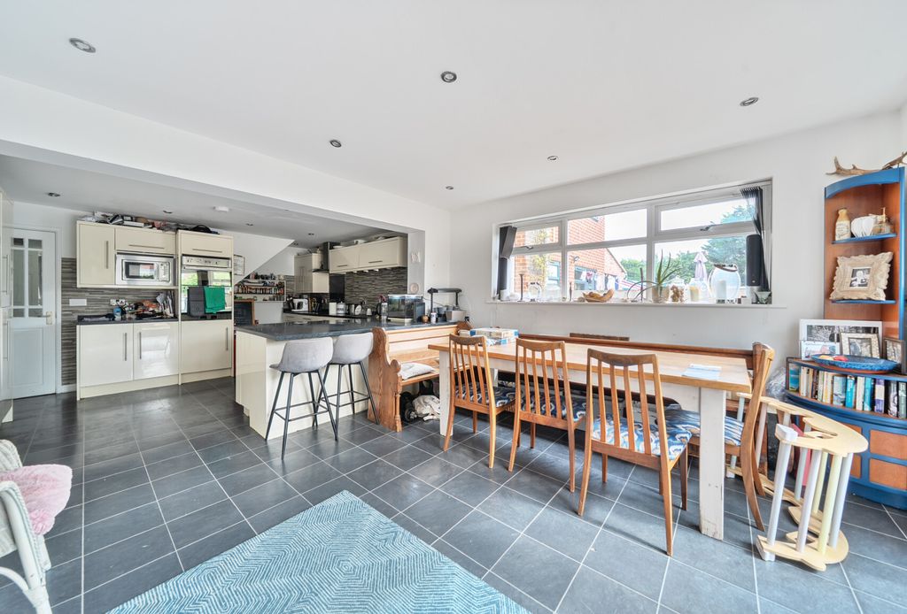 Property photo 3 of 17 1323606-4-6881Ff9...