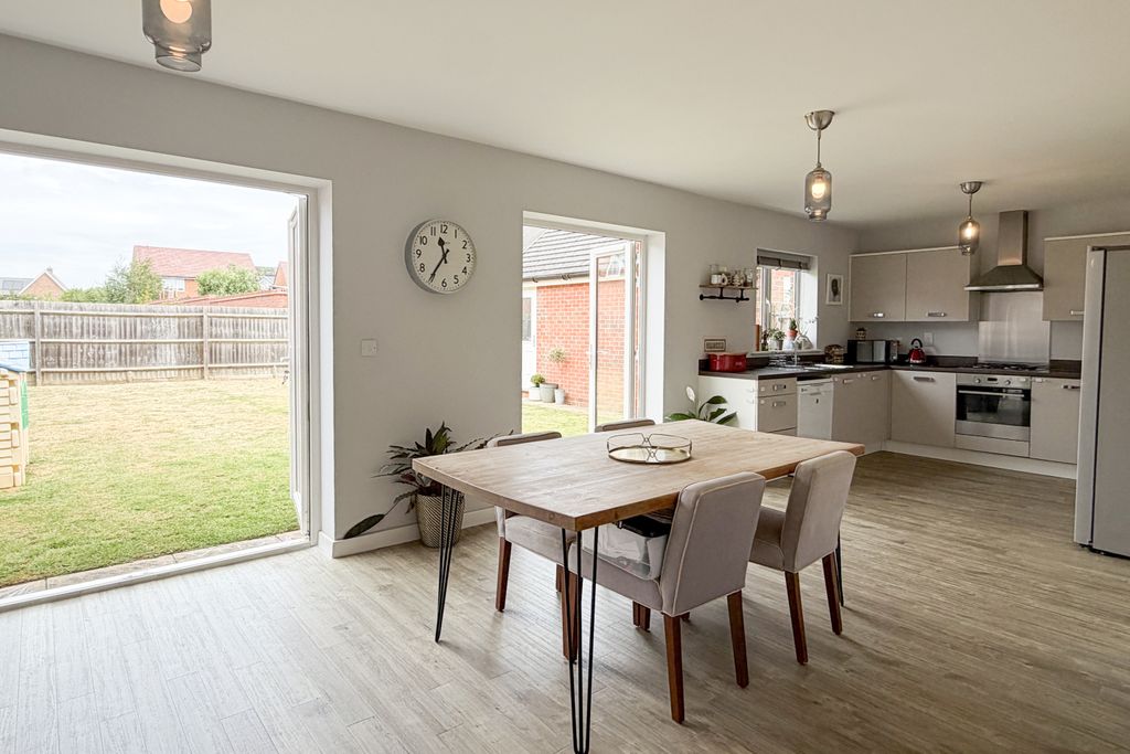 Property photo 2 of 21 2