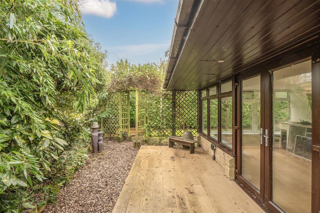 Property photo 3 of 15 Side Garden