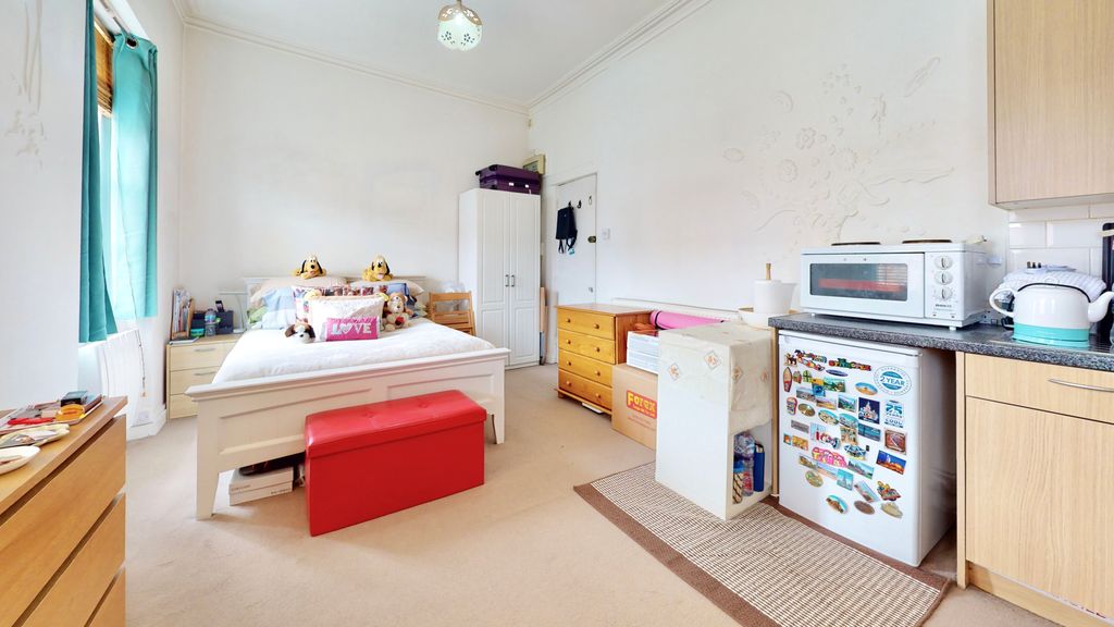 Property photo 3 of 21