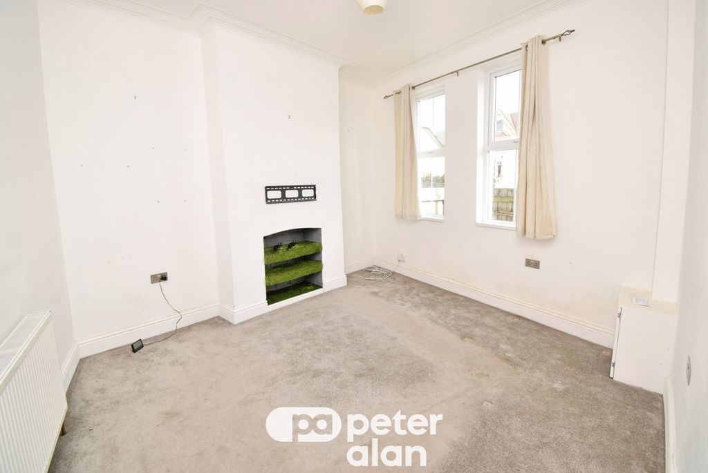 Property photo 2 of 11 Image