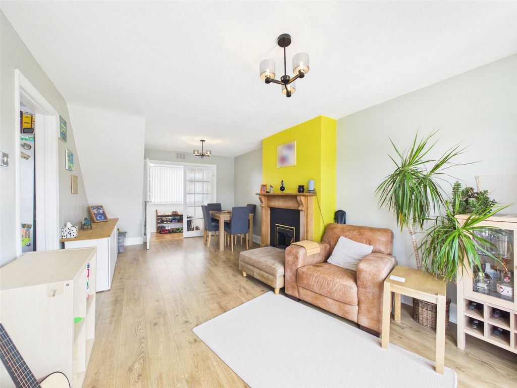 Property photo 2 of 18 Picture No. 11