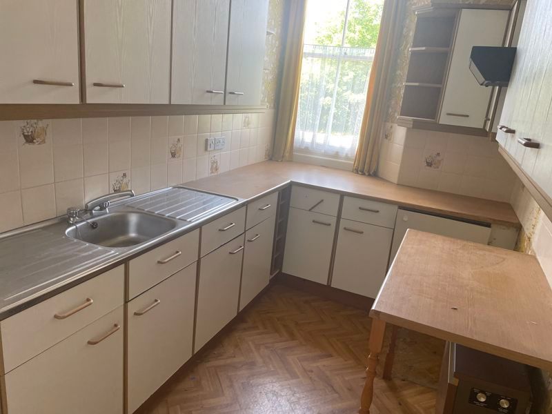 Property photo 3 of 8 Kitchen