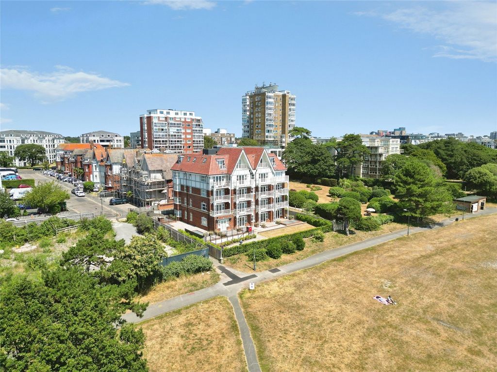 Property photo 1 of 18 Picture No. 05