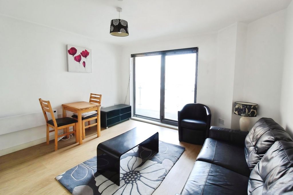 Property photo 2 of 8 Picture No. 17