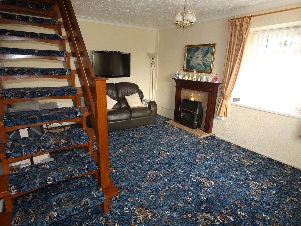 Property photo 3 of 15 Front Lounge