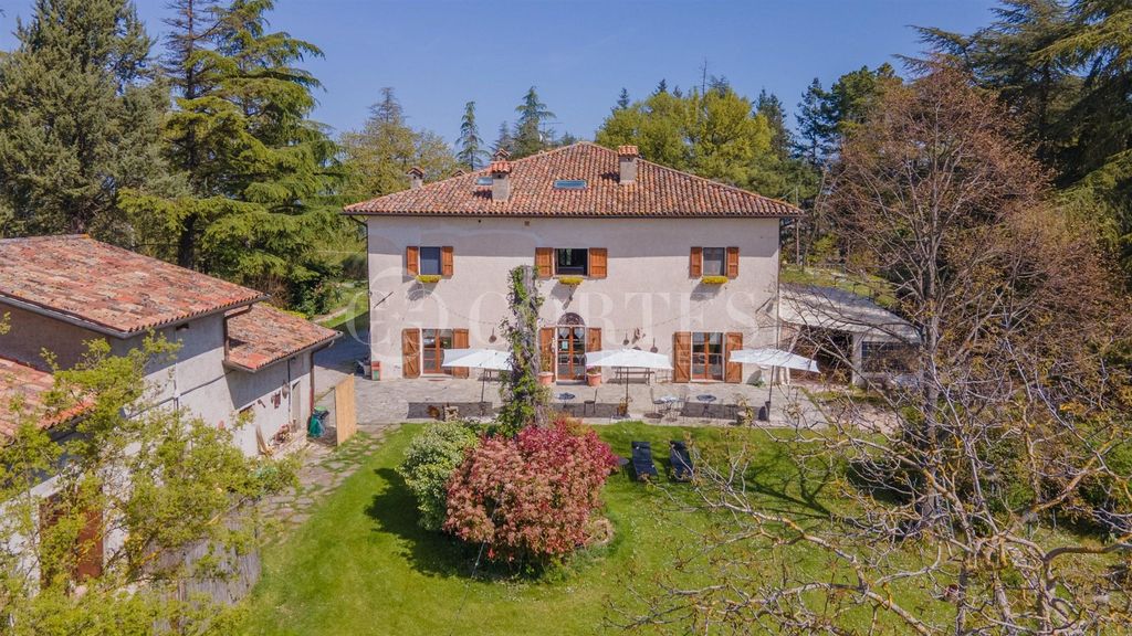 Property photo 1 of 60 Panoramic Charm Country House With Pool, Outbuildings, And 6 Ha Of Parkland On The Hills Of Città di Castello