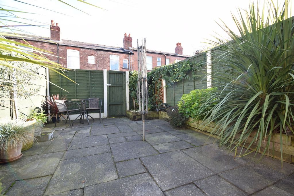 Property photo 2 of 10 Garden