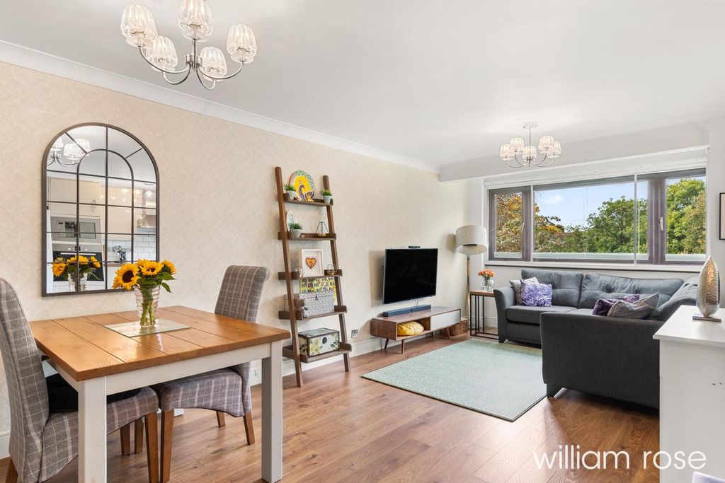 Property photo 2 of 13 Glenwoodcourt_2.Jpg