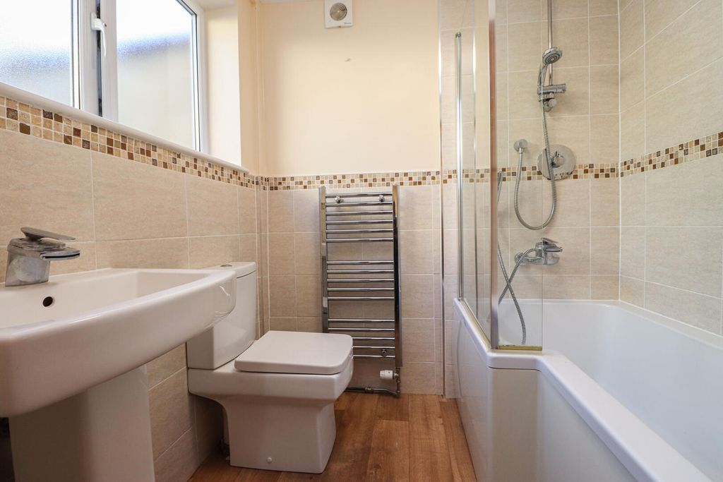 Property photo 3 of 13 Bathroom