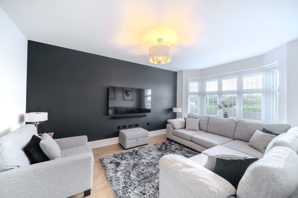 Property photo 2 of 34