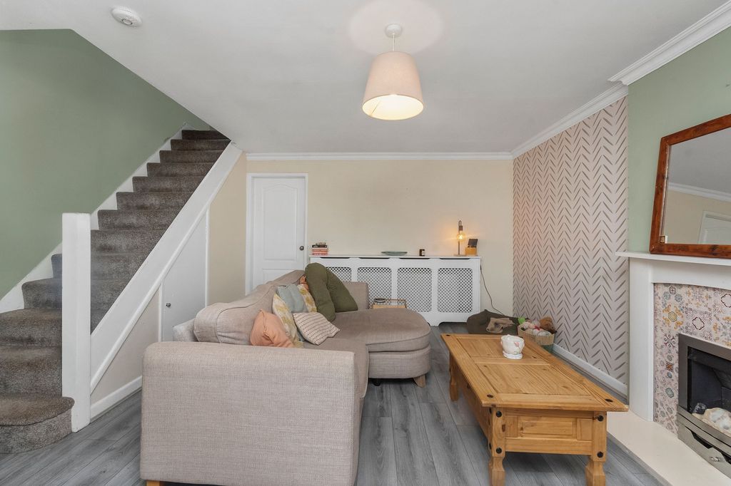 Property photo 2 of 28