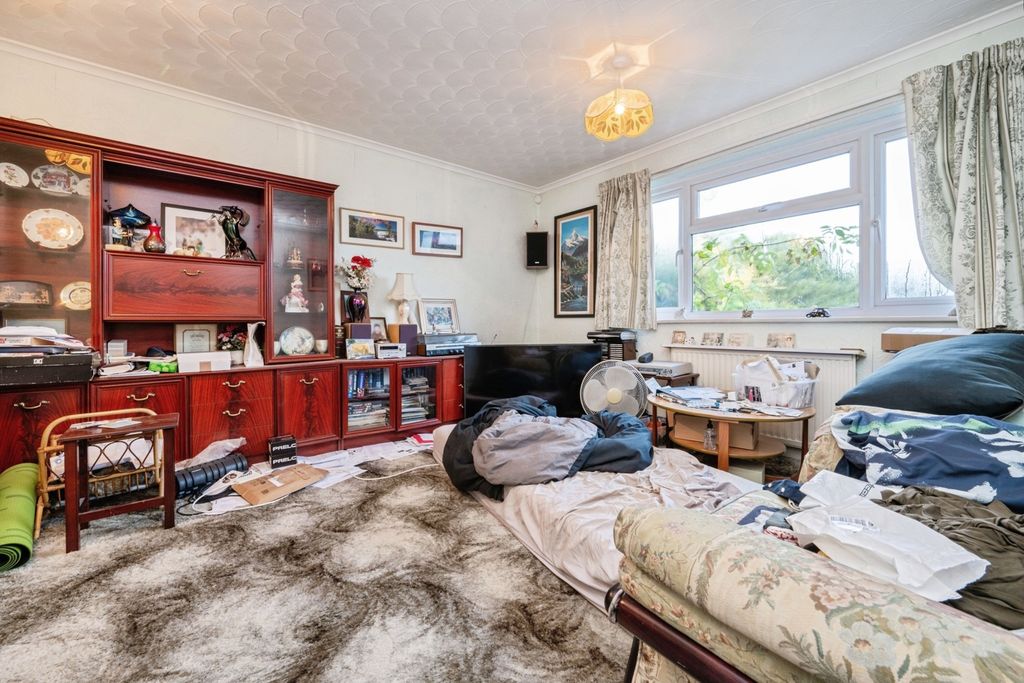 Property photo 3 of 14 Lounge