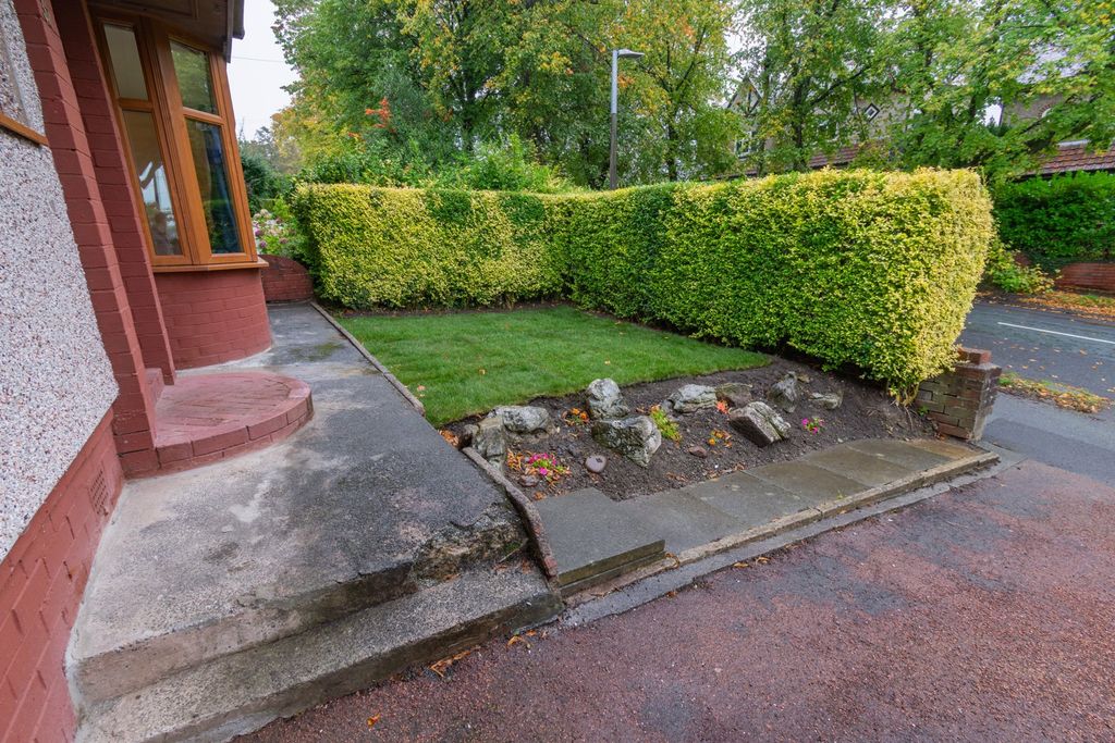 Property photo 3 of 18 Front 3