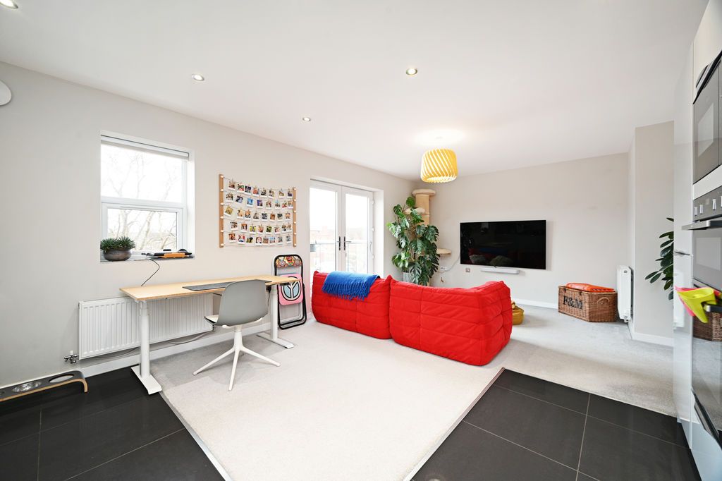 Additional image 10 of 2 bed flat for saleLime Tree House, Hunters Walk, Chesterfield S40