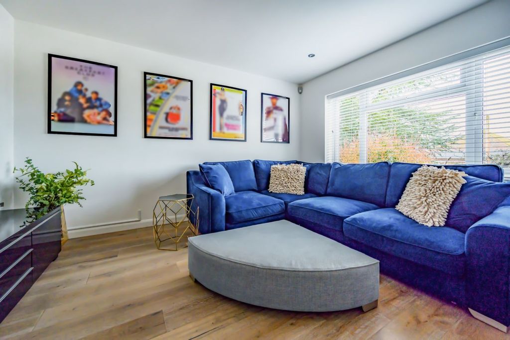 Property photo 3 of 18