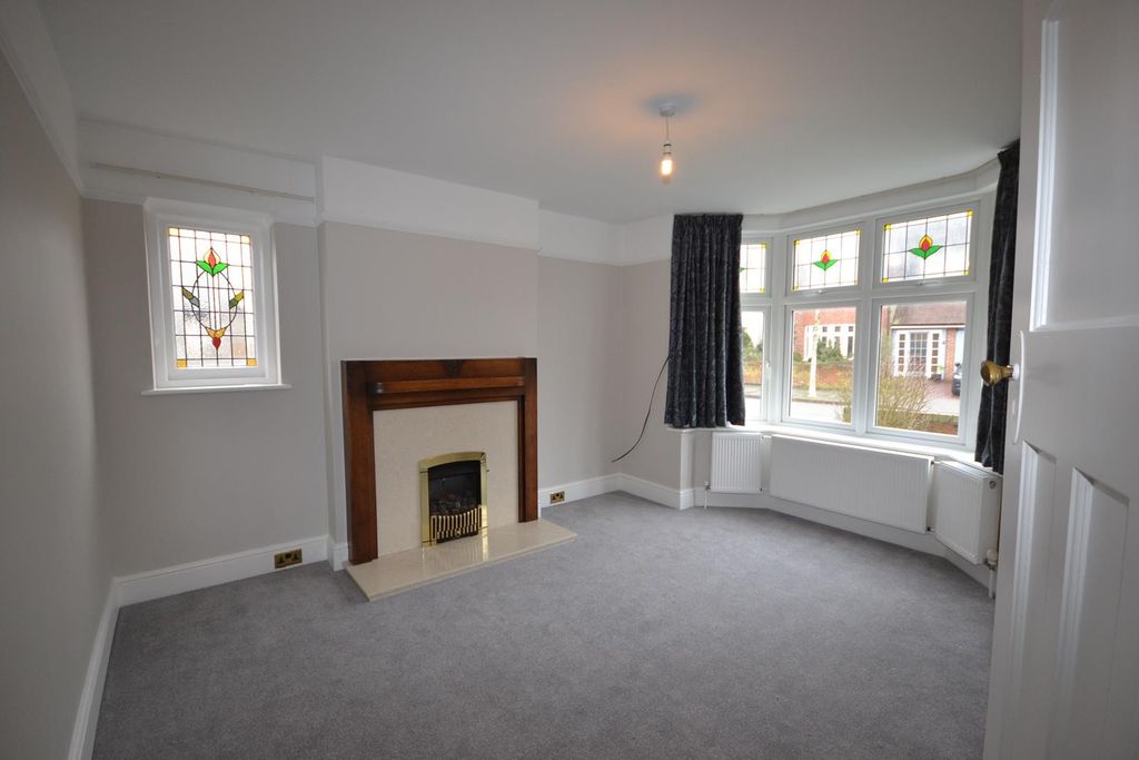 Property photo 2 of 13 Lounge