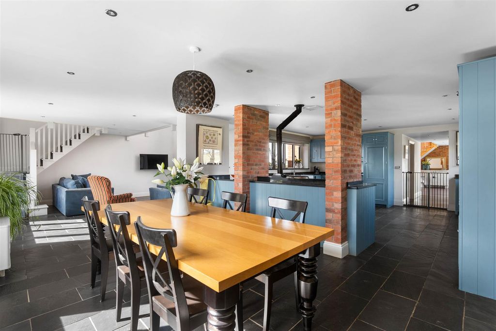 Property photo 3 of 37