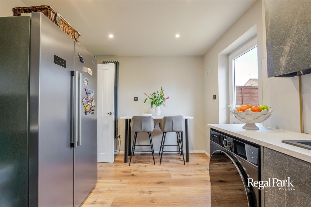 Property photo 3 of 20 Kitchen/Dining Room