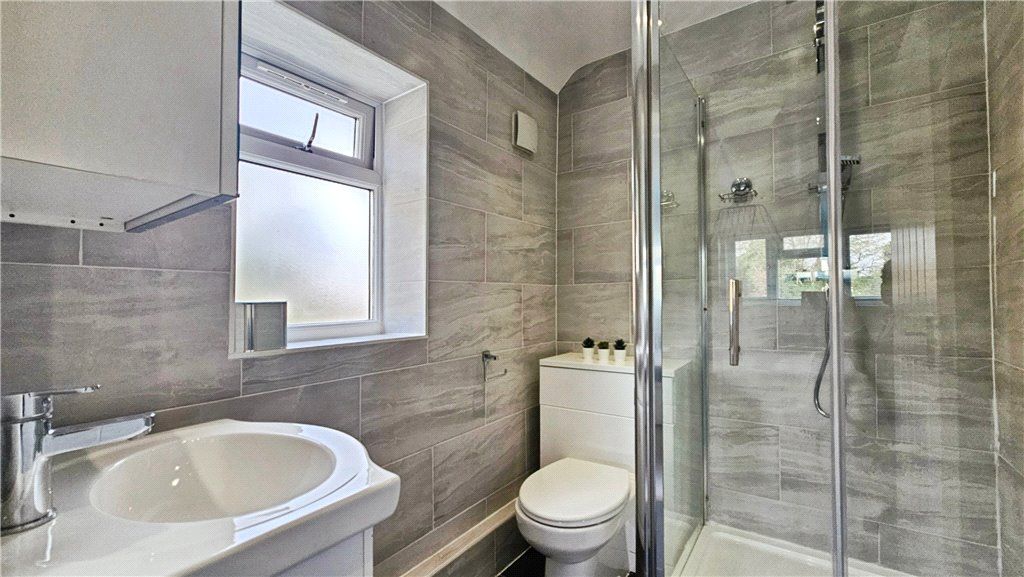 Property photo 2 of 7 En-Suite