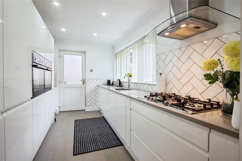 Property photo 3 of 18 Kitchen