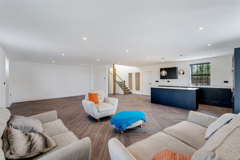 Property photo 2 of 58 Photograph 29