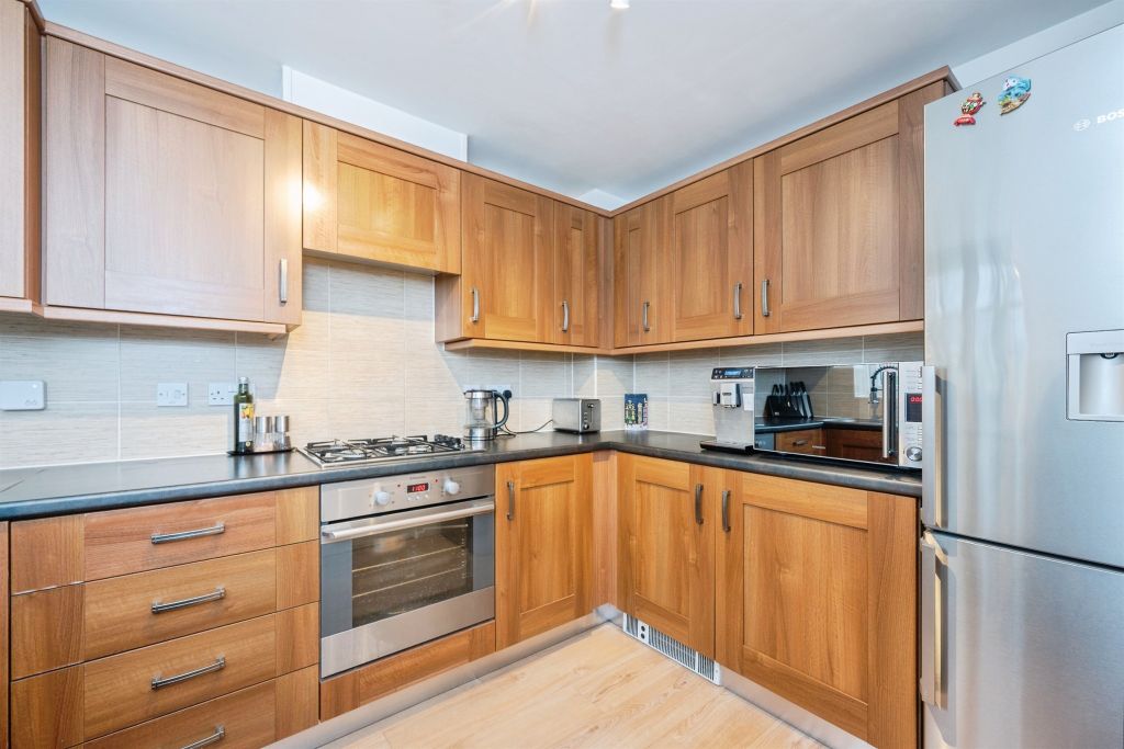 Property photo 3 of 20 Kitchen