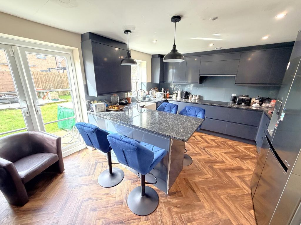 Property photo 2 of 24 Kitchen