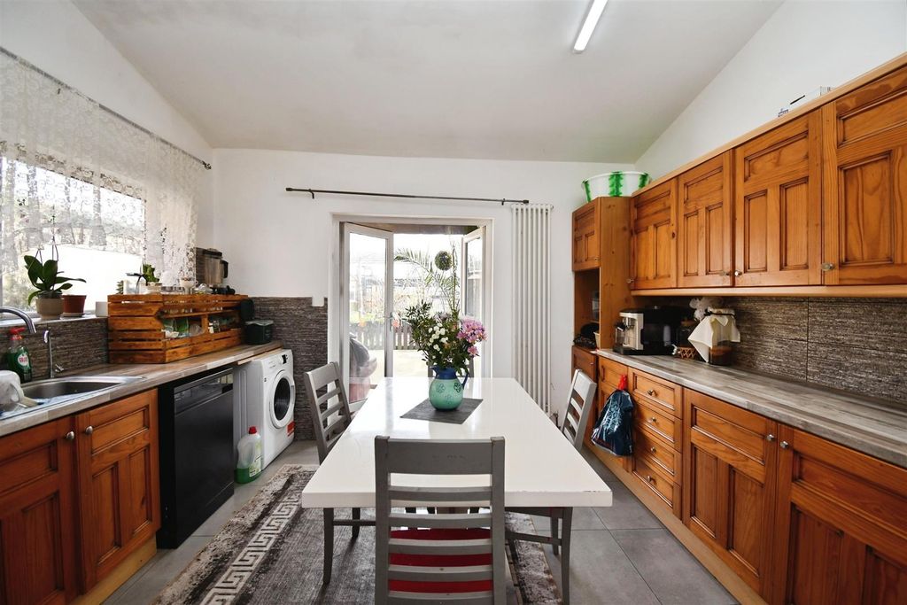 Property photo 3 of 14 Kitchen