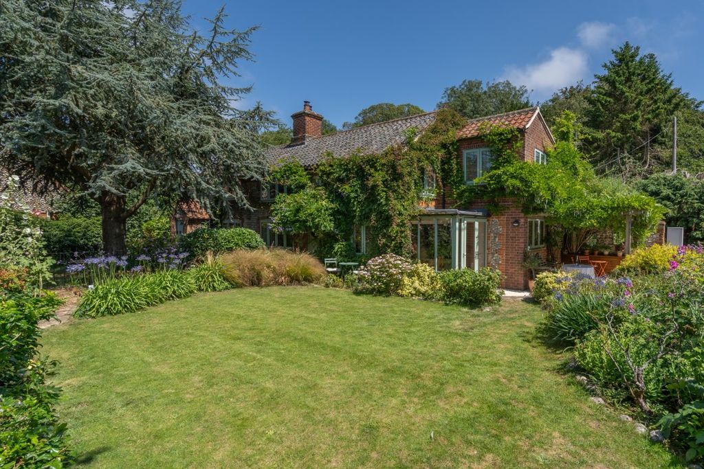 Property photo 1 of 34