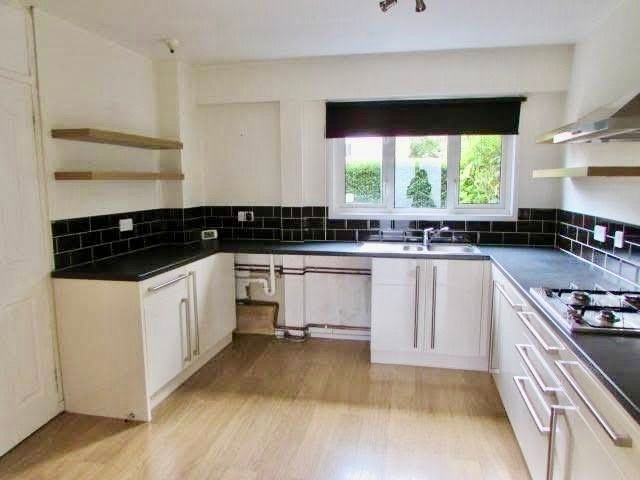 Property photo 2 of 6 Napier Close