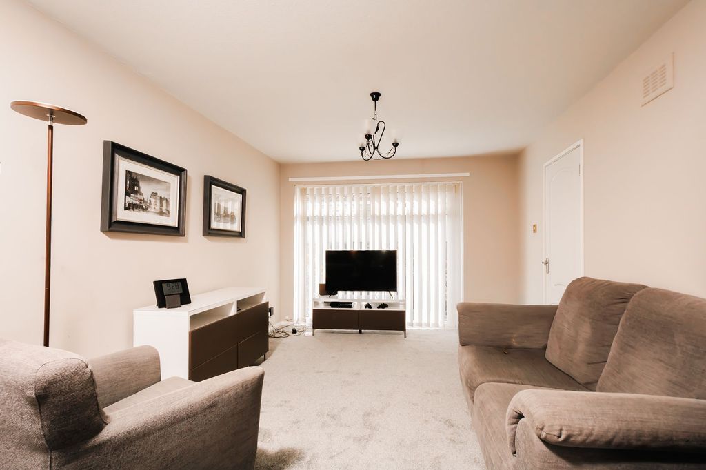 Property photo 2 of 25