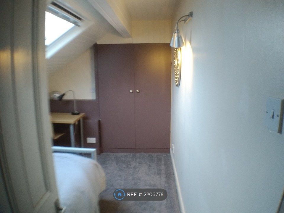 Property photo 3 of 8 Bedroom