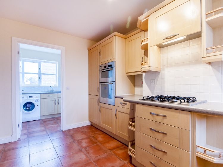 Property photo 3 of 9 Kitchen1
